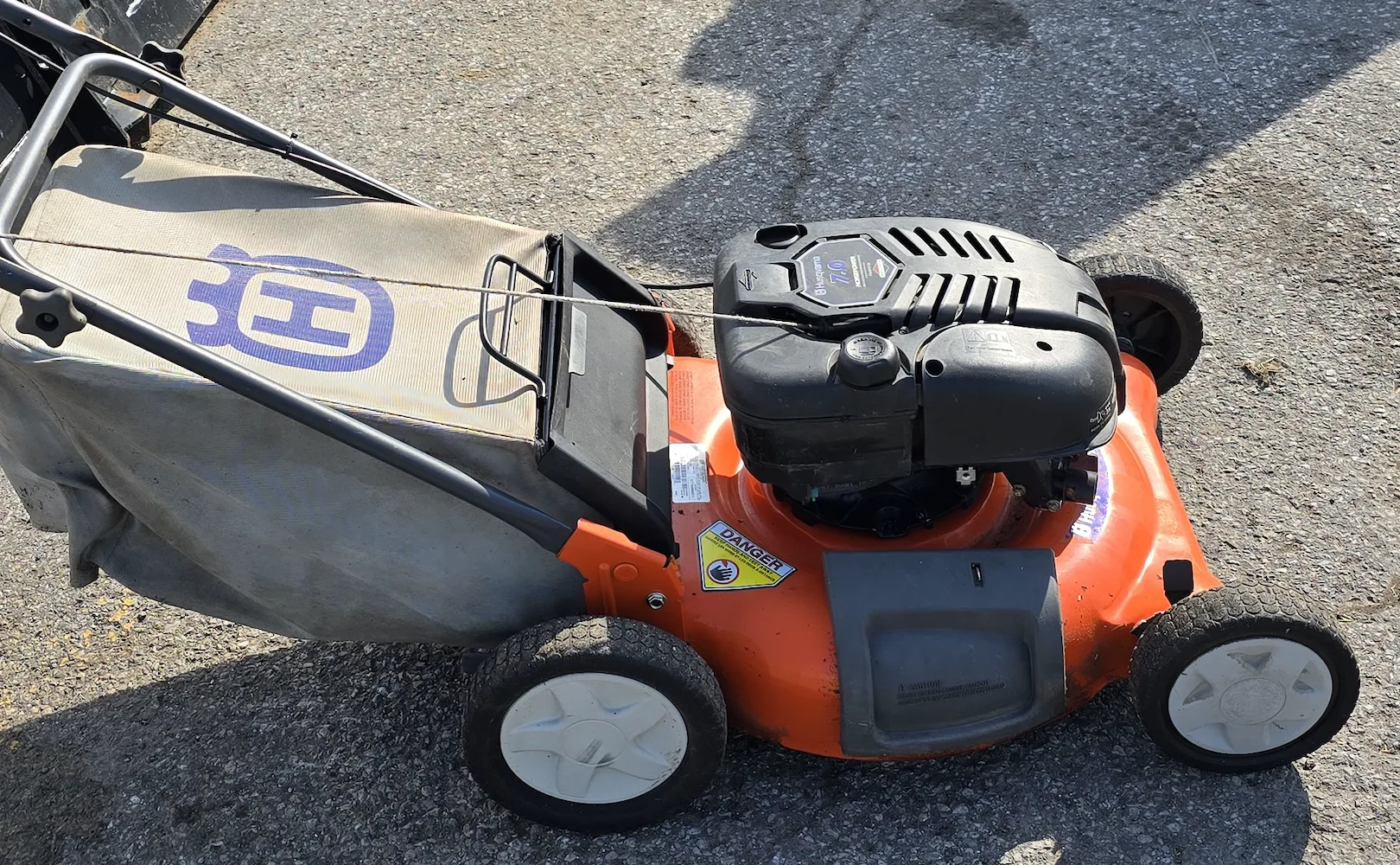 tondeuse HUSQVARNA usagée – liquidation – D mini moteurs – Laval tondeuse HUSQVARNA usagée - liquidation - D mini moteurs - Laval