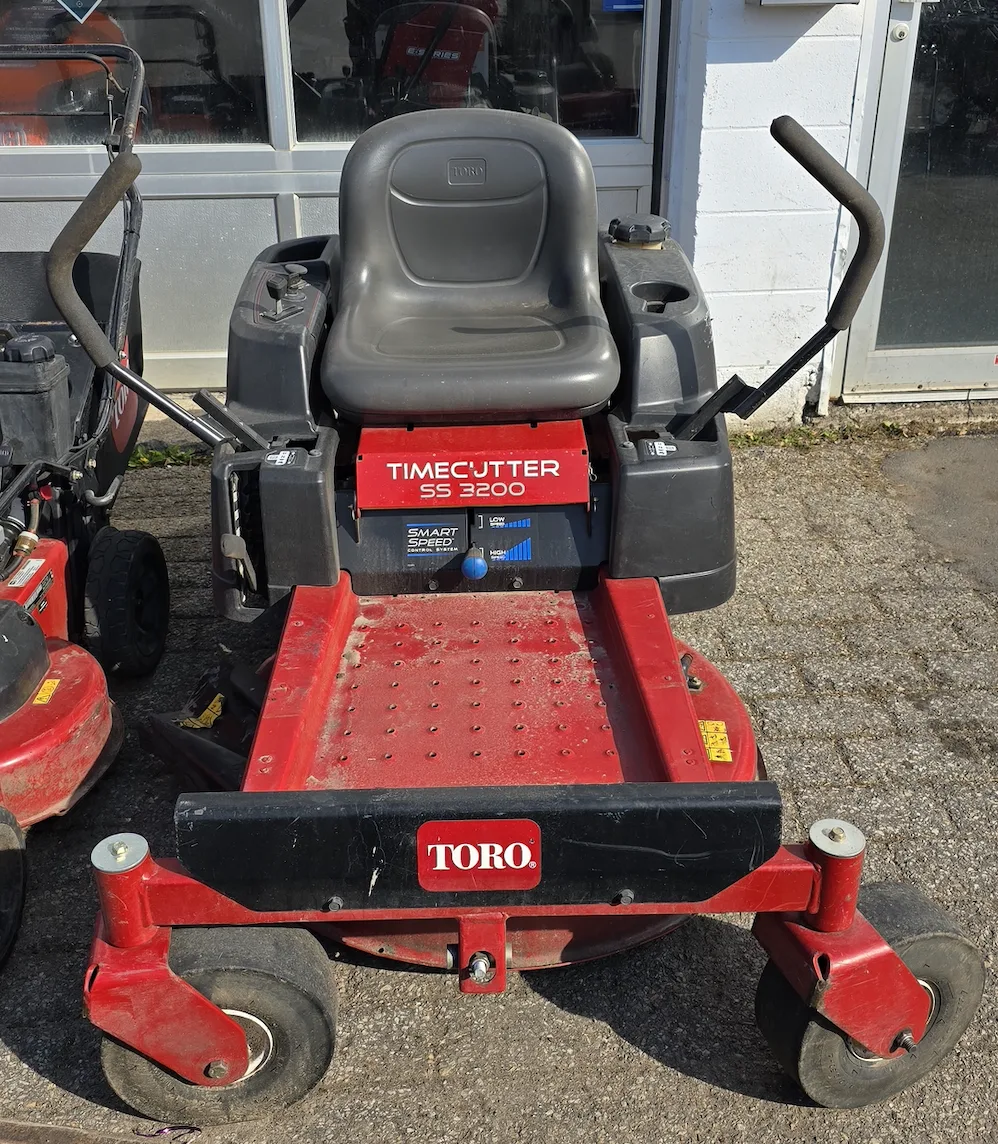 tracteur TORO usagé – 32 po – liquidation – D mini moteurs – Laval tracteur TORO usagé - 32 po - liquidation - D mini moteurs - Laval