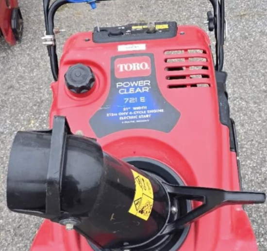 Souffleuse à neige TORO 721 usagée – Légère et efficace pour usage résidentiel